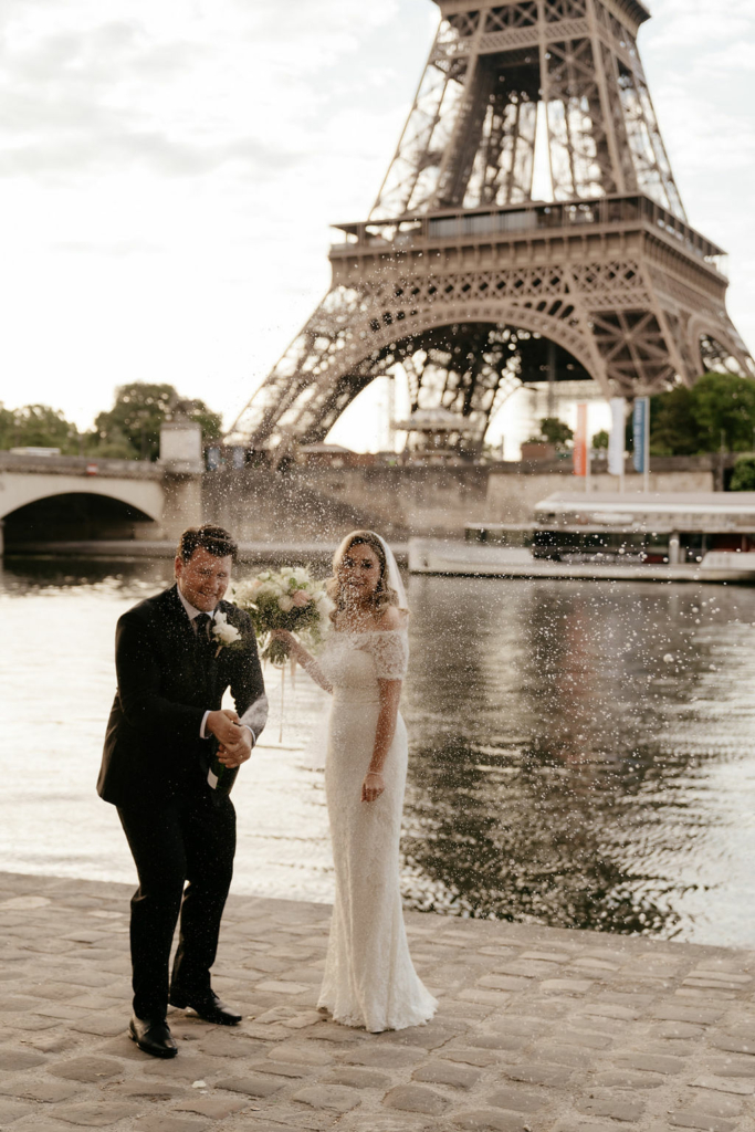 Paris wedding elopement ceremony at the eiffel tower
