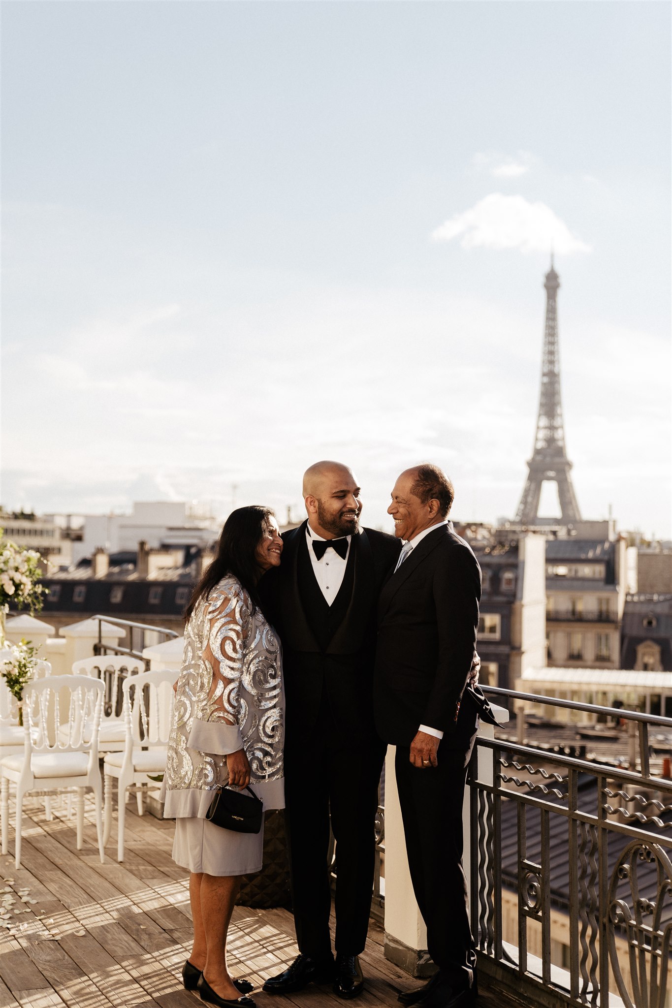paris wedding couple