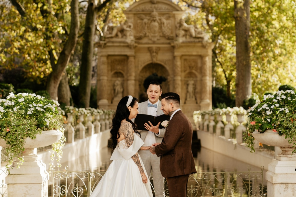 destination wedding elopement in Paris luxembourg gardens, at the medici fountain