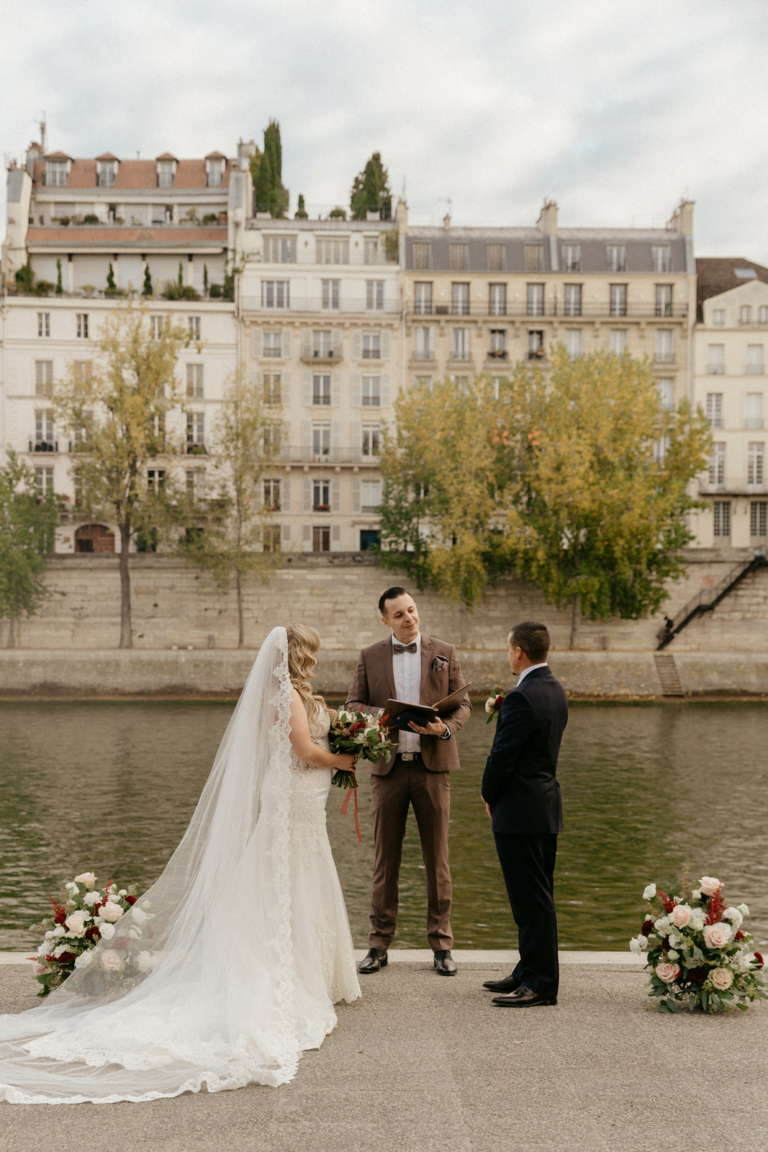 paris officiant parisian celebrant starting an elopement wedding ceremony in Paris Notre Dame