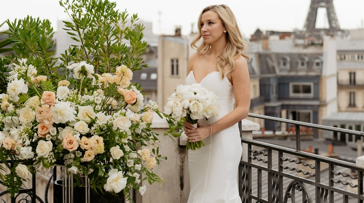 How to choose your bridal flowers: season-based guide￼