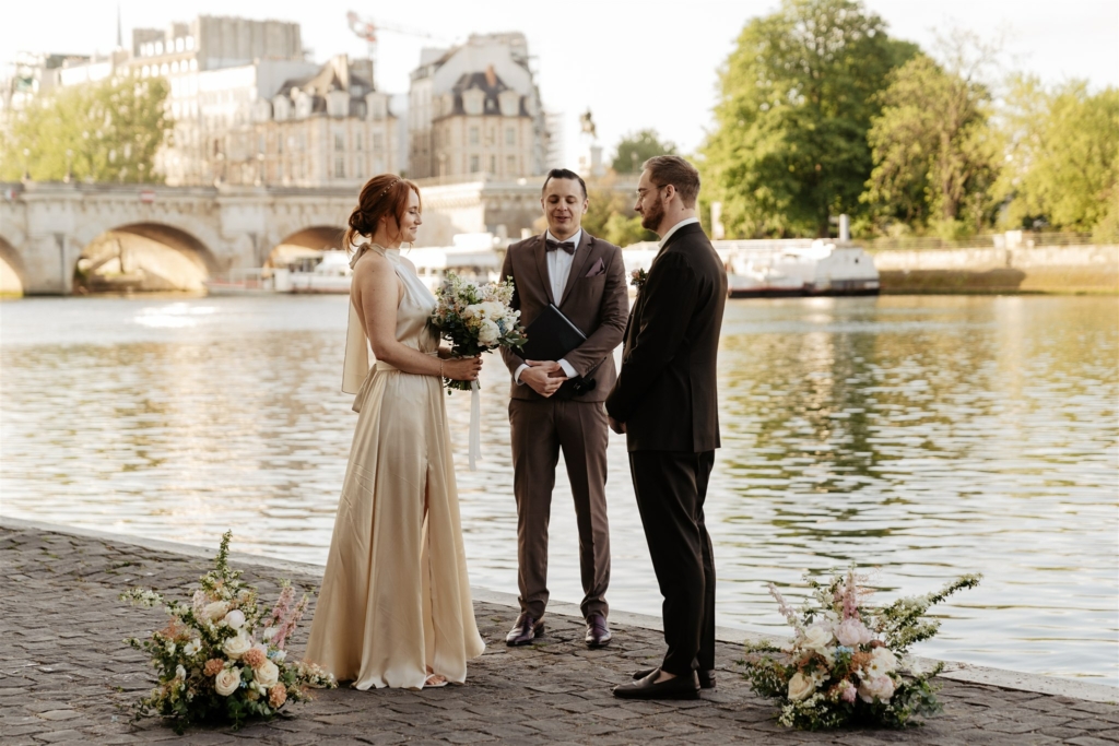Paris elopement with a touch of personality near the Seine, with an english speaking officiant & celebrant