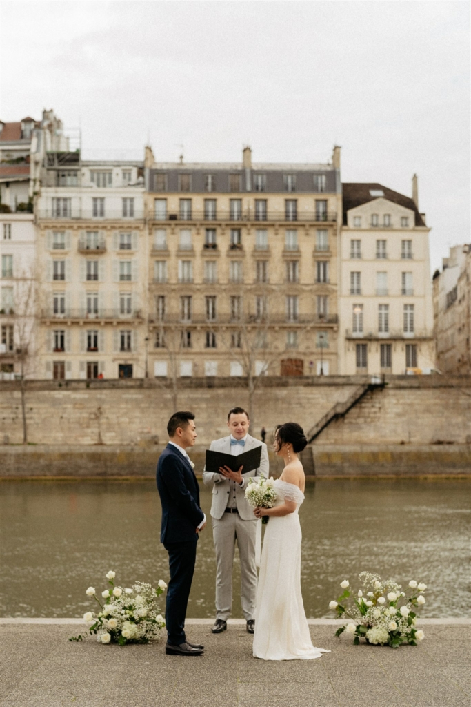 paris elopement ceremony by the parisian celebrant, a Paris officiant at notre dame