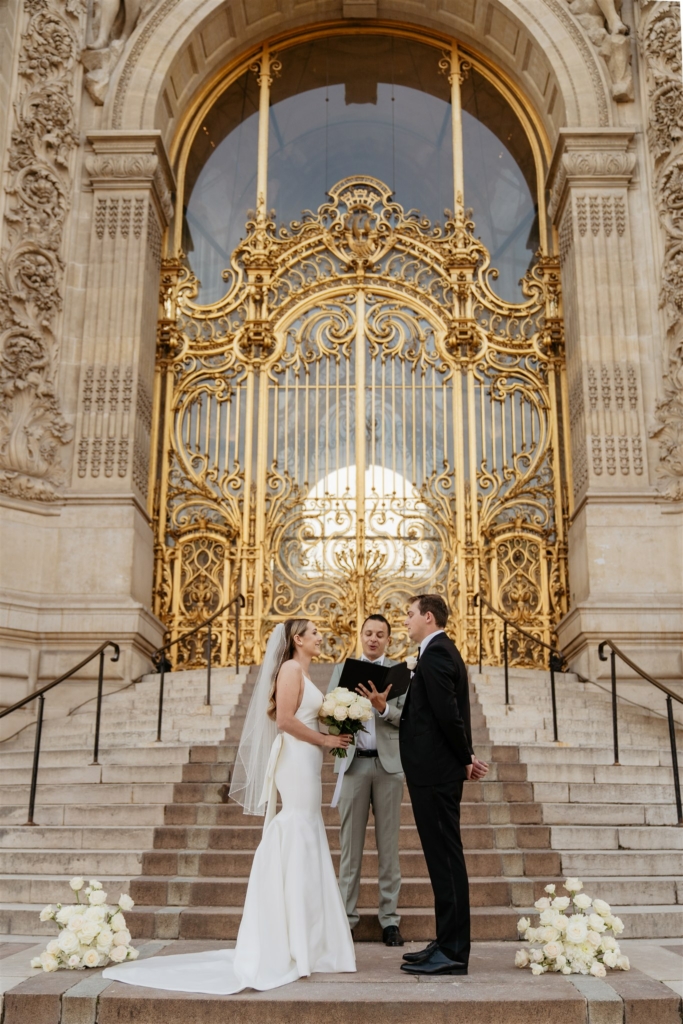 bespoke elopement ceremony by a paris officiant, at the petit palais, by a Paris Officiant